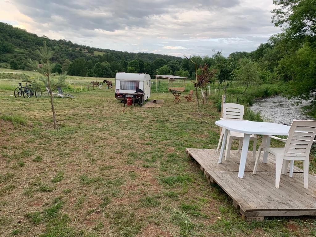 Ubytování v karavanu Bzany Esterno foto