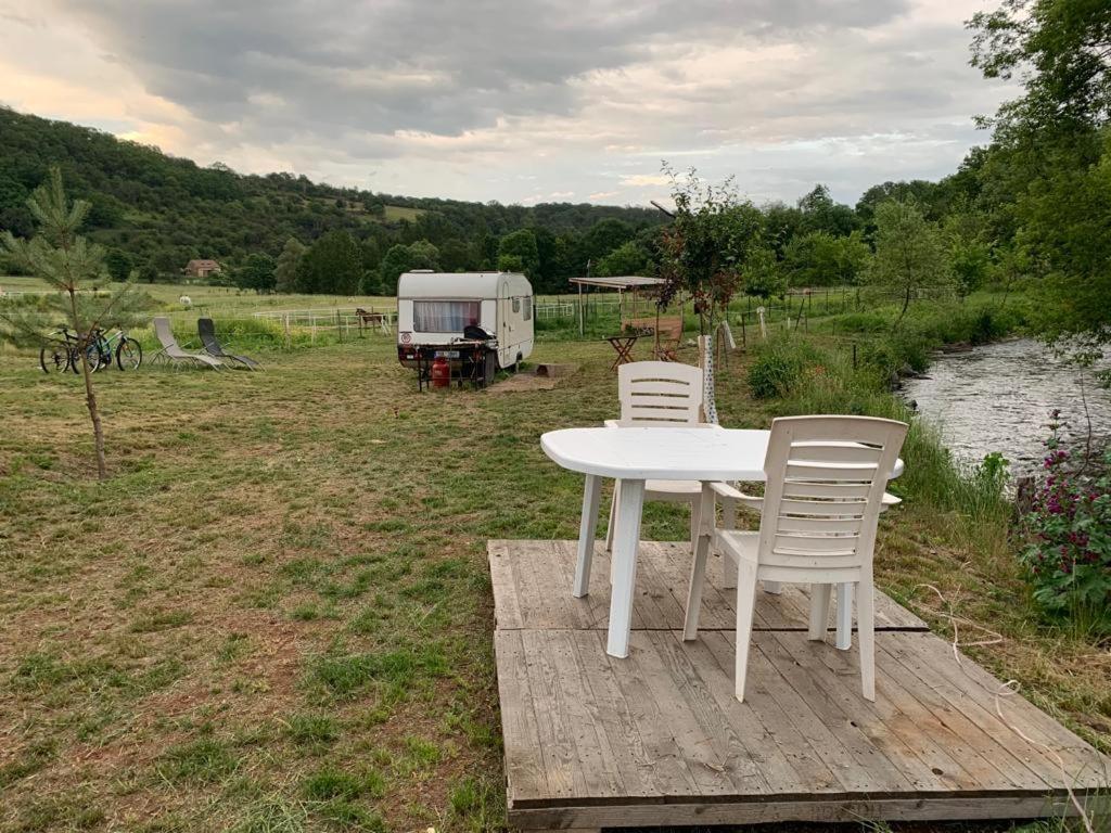 Ubytování v karavanu Bzany Esterno foto