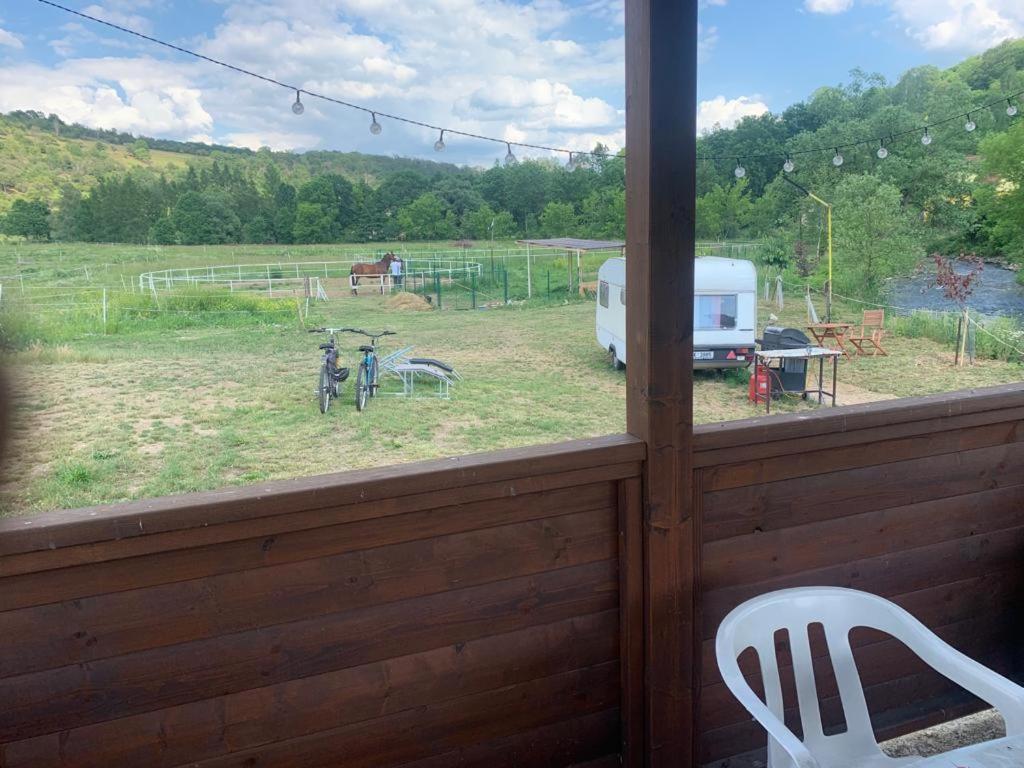 Ubytování v karavanu Bzany Esterno foto