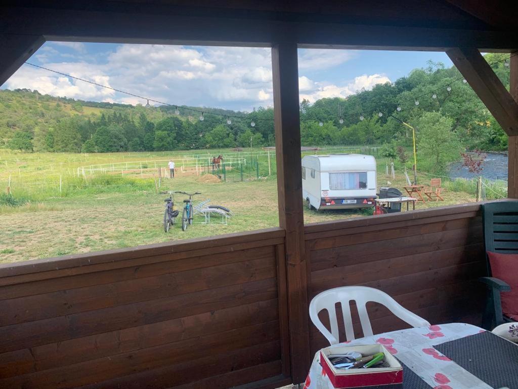Ubytování v karavanu Bzany Esterno foto